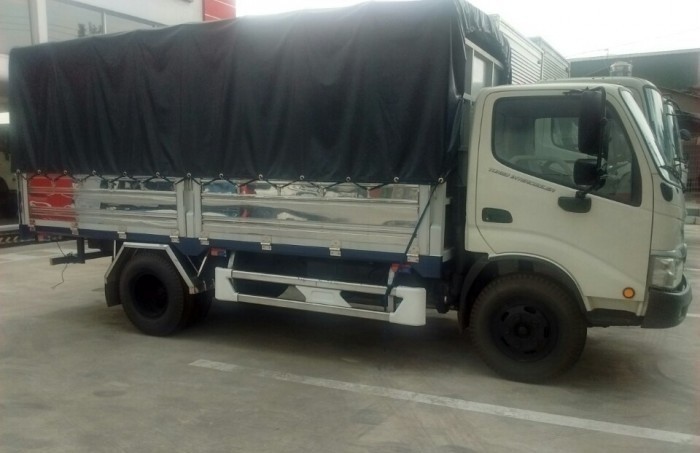 So sánh xe tải Hino 5 tấn lắp ráp và nhập khẩu