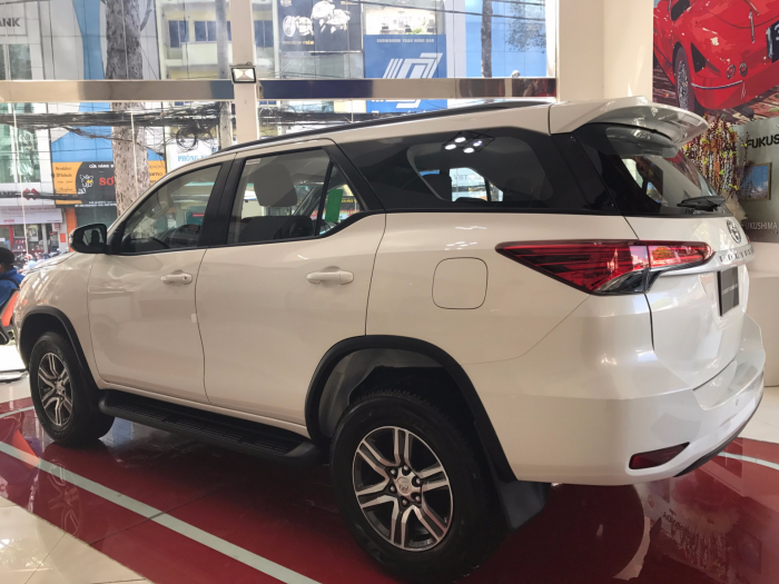 Giá xe Fortuner 2018 máy dầu lăn bánh tại TPHCM