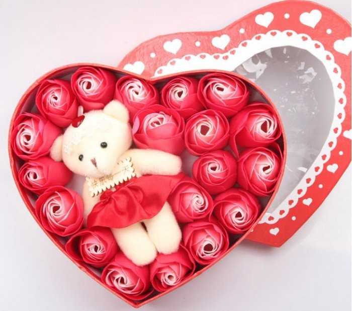 Quà tặng 20/10 ý nghĩa: Hoa hồng sáp thơm kèm gấu