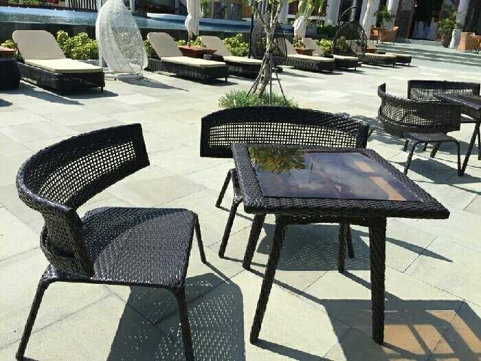 Những mẫu bàn ghế cafe mây nhựa đẹp, giá rẻ cho mọi không gian