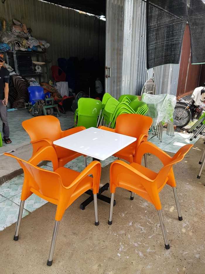 Nhà sản xuất ghế nhựa đúc nguyên khối chân inox cho quán cafe sân vườn TPHCM