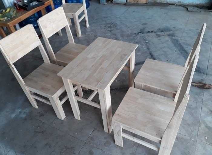 Mẫu bàn ghế gỗ có tựa lưng cho quán cafe vỉa hè