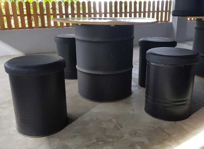 Bộ bàn ghế thùng phi tái chế cho quán cafe vỉa hè