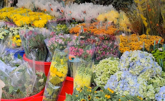 Chợ hoa Mê Linh