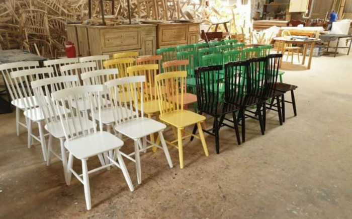Mua bán ghế Pinnstol giá rẻ - dòng ghế gỗ 7 nan bàn ăn, ghế cafe sơn màu theo yêu cầu TPHCM